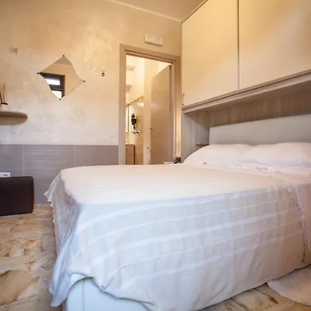 ゲストハウス Venere カステルモーラ