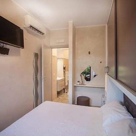 ゲストハウス Venere カステルモーラ